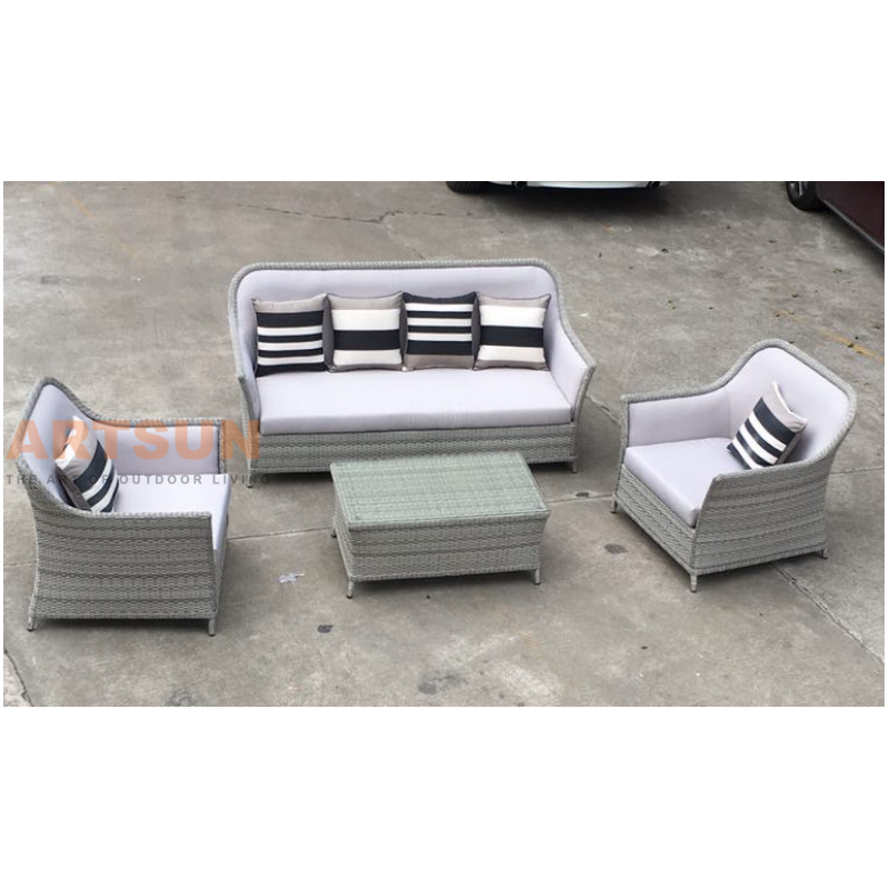 Ensemble de canapé en rotin de loisirs en plein air avec coussins et table basse