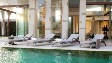 Outdoor lounger-Blog1_370_208.jpg