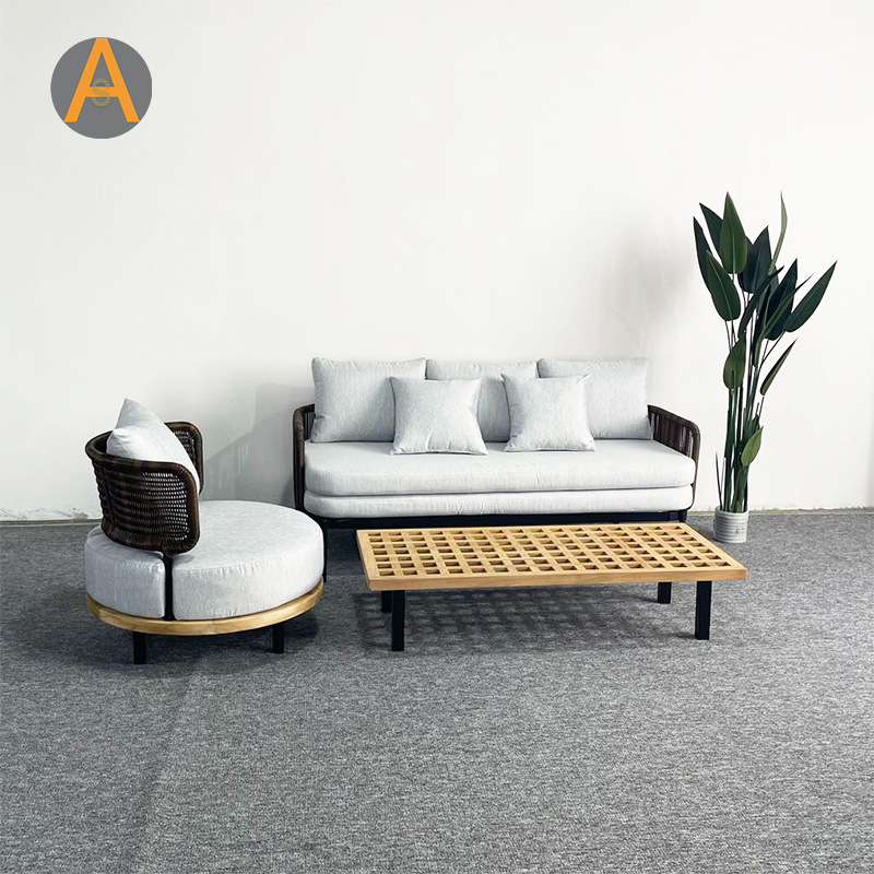 NOUVEAU SOFA DE JARDINE DE ROTAN ENSIGNE À ROTAN avec coussin