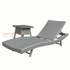 Lounger en plein air en rotin durable avec table d'appoint assortie en option