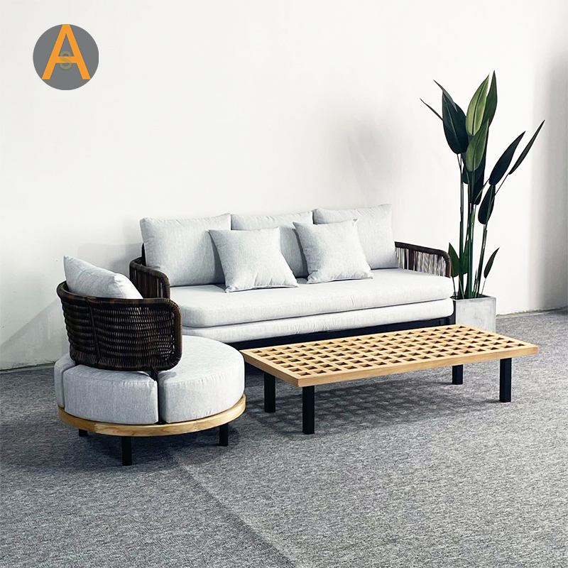 NOUVEAU SOFA DE JARDINE DE ROTAN ENSIGNE À ROTAN avec coussin