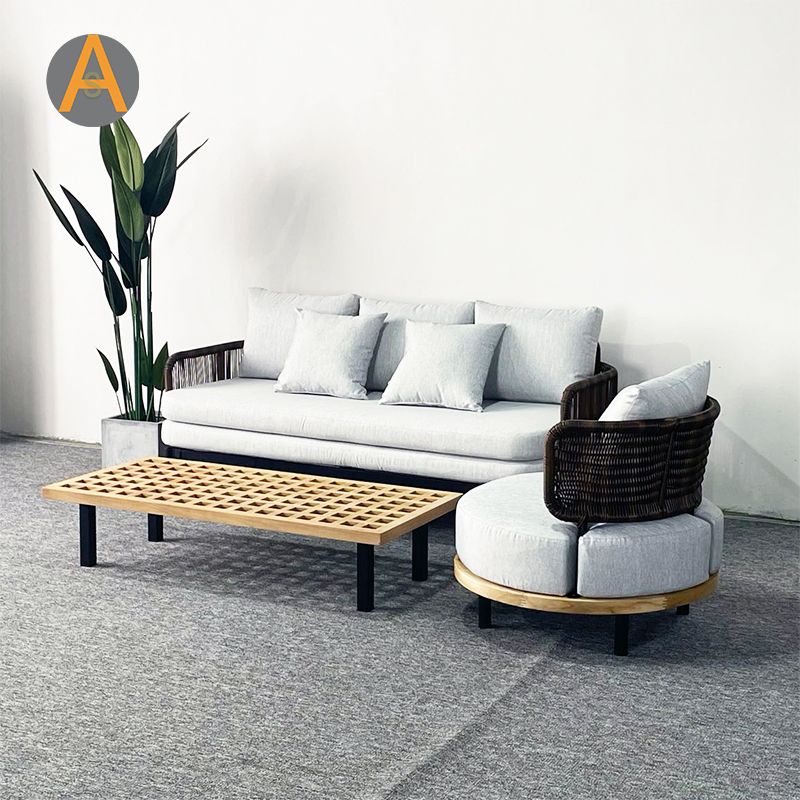NOUVEAU SOFA DE JARDINE DE ROTAN ENSIGNE À ROTAN avec coussin