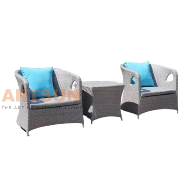 Ensemble table basse en rotin avec 2 chaises en rotin