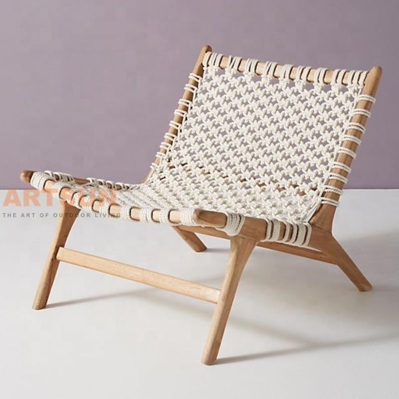 Chaise longue d'extérieur en corde tissée avec cadre en bois de teck