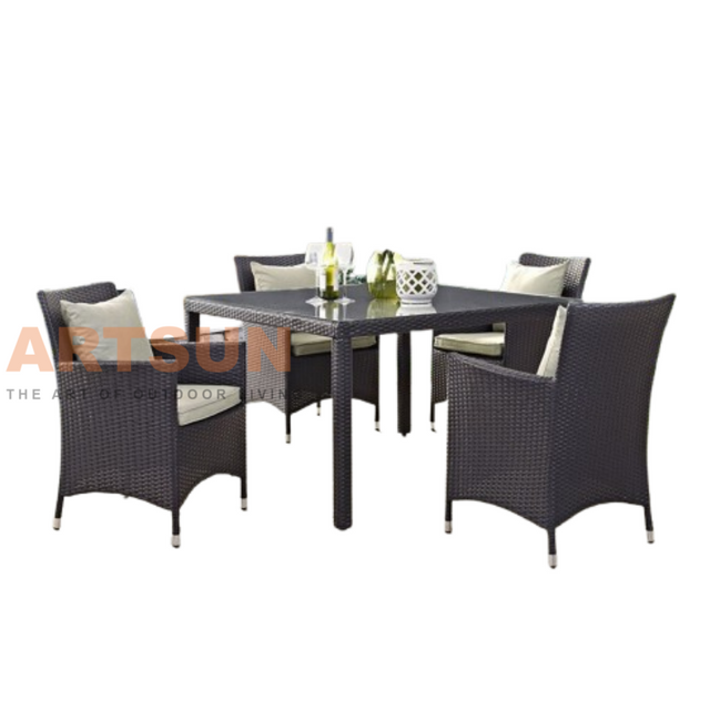 Ensemble de salle à manger en rotin avec plateau en verre trempé