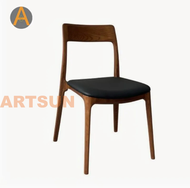 Garantie haut de gamme de conception moderne empilant des meubles de maison chaises de salle à manger d'événement en bois massif de longue durée pour le café de restaurant de salle à manger d'hôtel