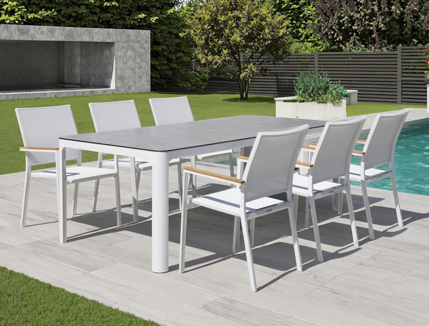 outdoor dining set.png